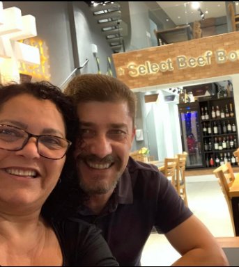 Os donos do Apiário Abelha Raiz